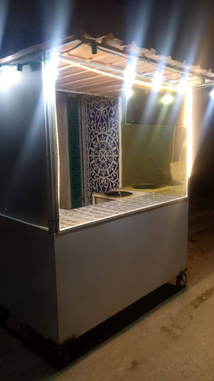 كشك البيع السعر ب 300 وبي مجال الاتصال على رقم ***********
