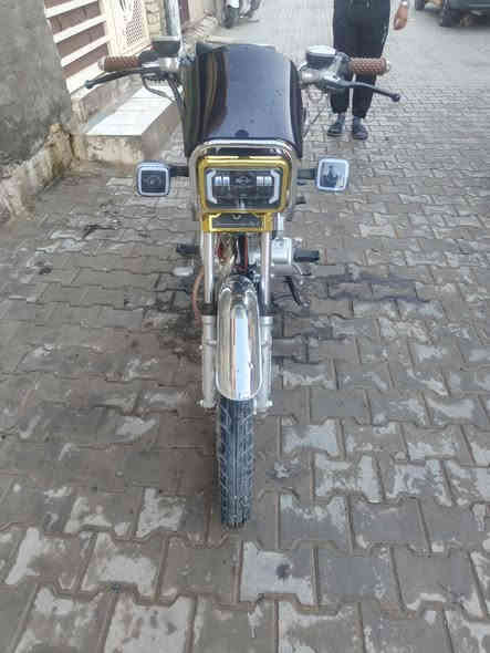 دراجه ايراني للبيع
موديل 2025 نضافته 95 مكاني بغداد الشعب 
سعر 750 وبيه مجال بسيط ***********
