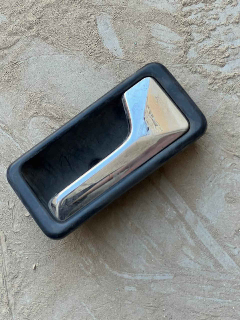 السلام عليكم فرممه مال بونتيشا كامله هيه والطبلات والطوبات مكاني بغداد وسبايدر مال جنطه وكابريتر مال مازدا  لون ابيض مكاني بغداد ***********
