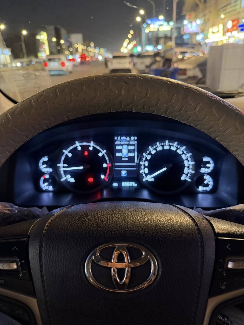 السلام عليكم للبيع لاندكروز موديل2021تكمه وسنويه ساز  باب الأول رقم بغداد ابسمي تحويل ثاني يوم. مكفول كفالة عامه. مغلفة نانو 
فول موصفات 1/1
بصمه تشغيل 
بصمه أبواب لمس (الابواب الامامية هوليكرام ) 
تشغيل عن بعد 
فتحه سلايت
كشنات ثنين كهرباء 
كشنات جلد 
8ايرباك 
زراكات 
مري شفط 
شاشات خلفيه 
مطفايه حريق 
جنطه شفط 
سبعه راكب 
ثلاث قطع تبريد 
محرك 8اسلندر 
حساس امامي 
حساس خلفي 
سبير منازل 
وباقي موصفات ساز معروفه 
ماشيه 63 الف حقيقي  
الاستفسار اتصل على الرقم ***********
مكان البصره الطويسة 
السعر 625 ورقة
