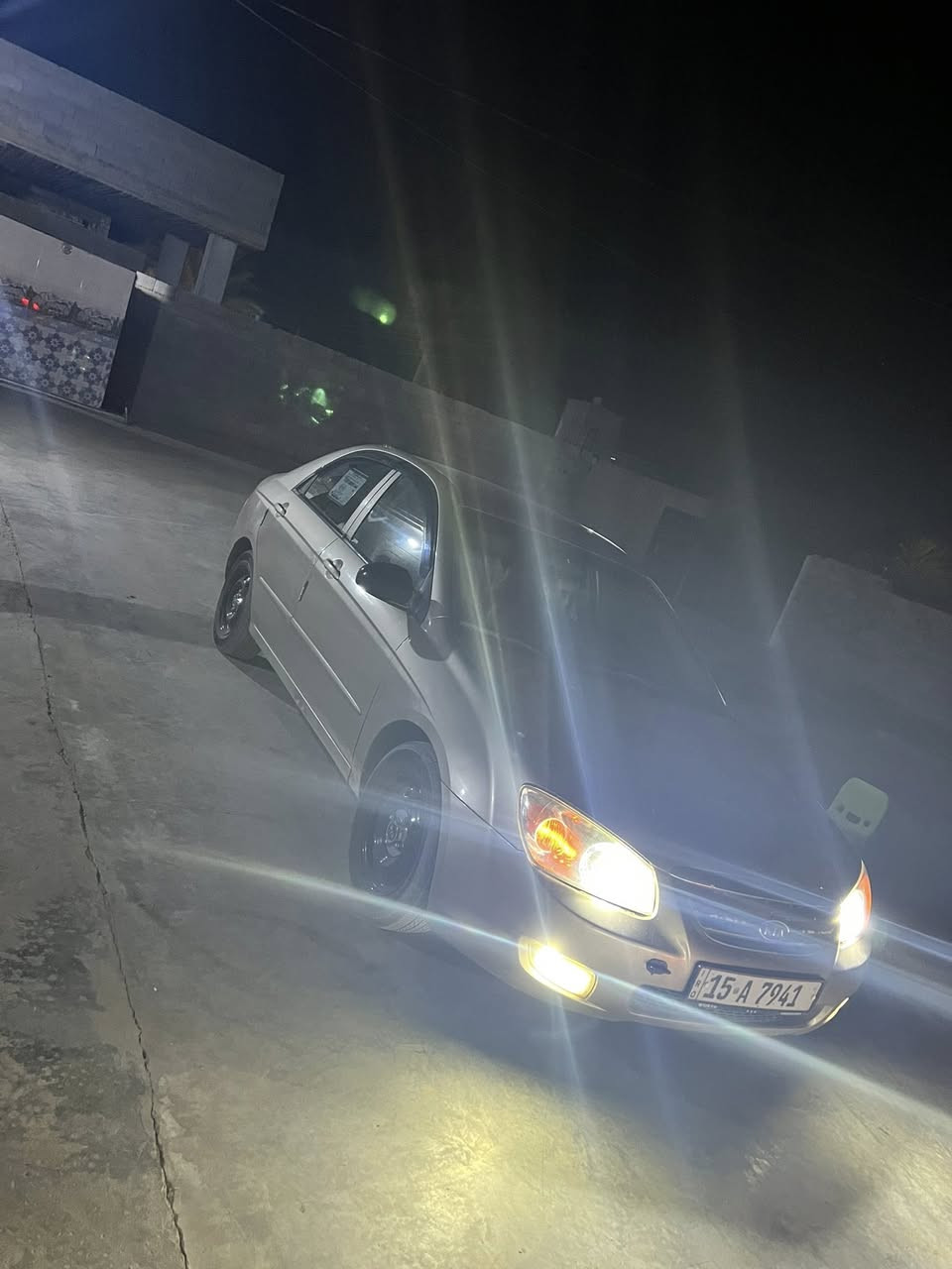 سلام عليكم البيع كيا سبكتر موديل 2009ورد أمريكي حدث بيه بجم اممي وصل شوصي بس ضربه صطحيا  وبيه صبق صفح كامل محرك 2000 لا تبخير ولا تنقيص محرك وكير فول سيارة جهز ملت بيت شرط تحول مكانه فلوجة رقم جهاز ***********
