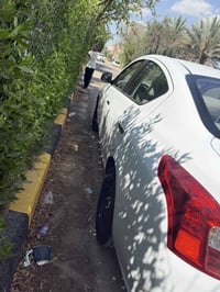 نيسان سني 2025 للبيع  جام كهرباء  تبريد قطعتين ثلج  السياره مابيها اي ...