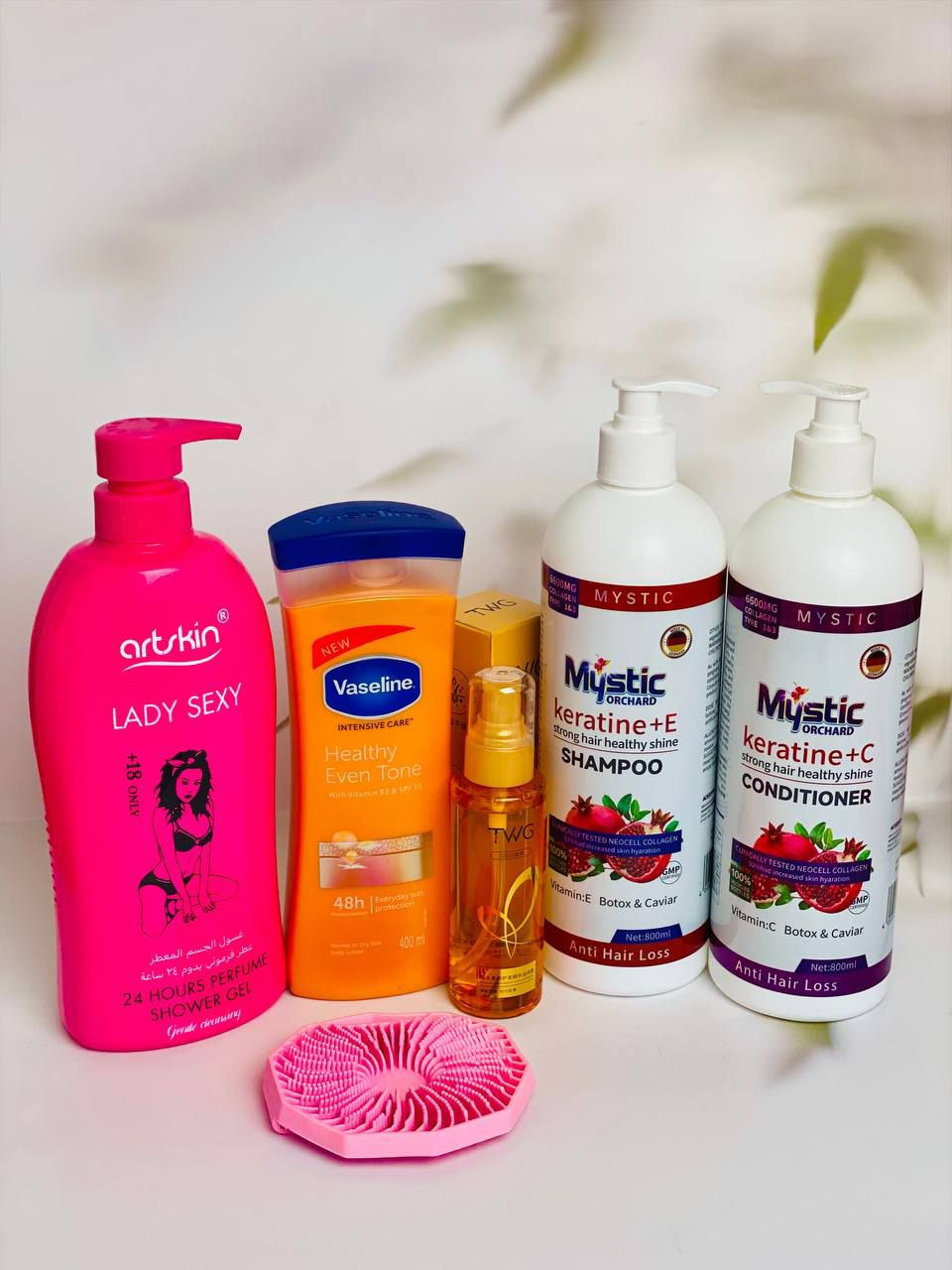 🌸✨ بوكس العناية المتكامل وصل ✨🌸
دللي نفسج بروتين يومي يخليج ناعمة ومعطرة طول اليوم 💕  

🧴 شامبو الرمان – ينظف فروة الراس ويعطي لمعة وحيوية للشعر ❤️  
🧴 بلسم الرمان – ترطيب عميق ونعومة من أول استخدام ✨  
💧 سيروم TWC الكوري – لمعان فوري وحماية من التقصف 🔥  
🤍 فازلين مرطب للجسم – ترطيب يدوم لساعات وملمس حرير  
🫧 غسول فورمني للجسم – نظافة وانتعاش ورائحة تجنن 💗  
🧽 ليفة ناعمة – تنظيف عميق وتنعيم للبشرة

سعر العرض ٢٥الف


**إذا كنت صاحب هذا الإعلان وتريد حذفه لأي سبب، رجاءا أرسل رسالة إلى الدعم الفني**