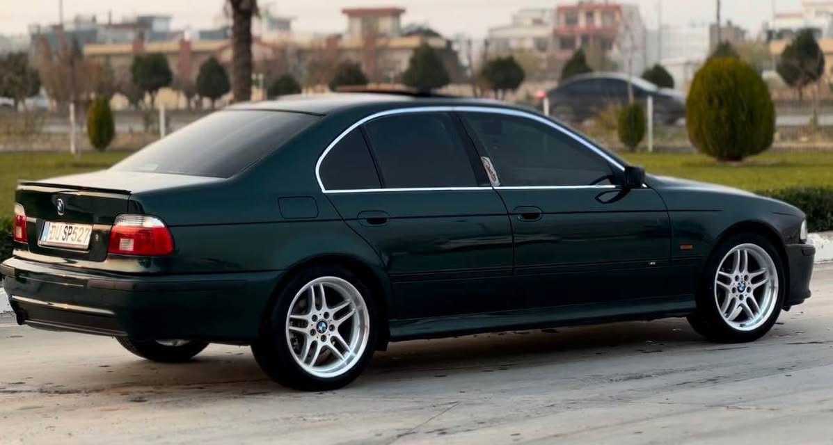 بە ناوی خوای گەورە
خوای گەورە بیکاتە قسمەتی هەموو لایەک
بیئیم سەقەر مۆدیل ٢٠٠٢
سەیارەکە سوکان عەکس بووە گۆراوە بۆ سوکانی خۆمان بە شەرتی ئەوەی کەس هەست نەکات 
سەیارەکە قەپات مواسەفاتە بەس کوشن کارەبا نییە
تازە تەعمیرە هەموو گیانی بە شەرت 
مەکینە ٥٢٥ دەبل دیجیتال بوخاریشی بە شەرت 
3گێر ئۆتۆ عادی سپۆرت
سلایت شوشە 
ناو زەرد 
لایت ئەلقە 
Cd box 
پشت و پیش M
٤ویل تایەی لۆکی M18
تازە بۆیاخ کراوەتەوە لەسەر ساخی بە شەرتی ئەوەی چەکوچی نەبێت 
گێر مەکینە کارەبای و قووەتی هەموو گیانی بە شەرت 
هەموو شتێکم نووسیووە مشتەری دەتخەمە سەر چاوم
شوێن رانیە 
٦٠گەلاو مەجالێکی برایانە 
*********** 
ڤایبەر واتس ئەپ رانية, السليمانية
