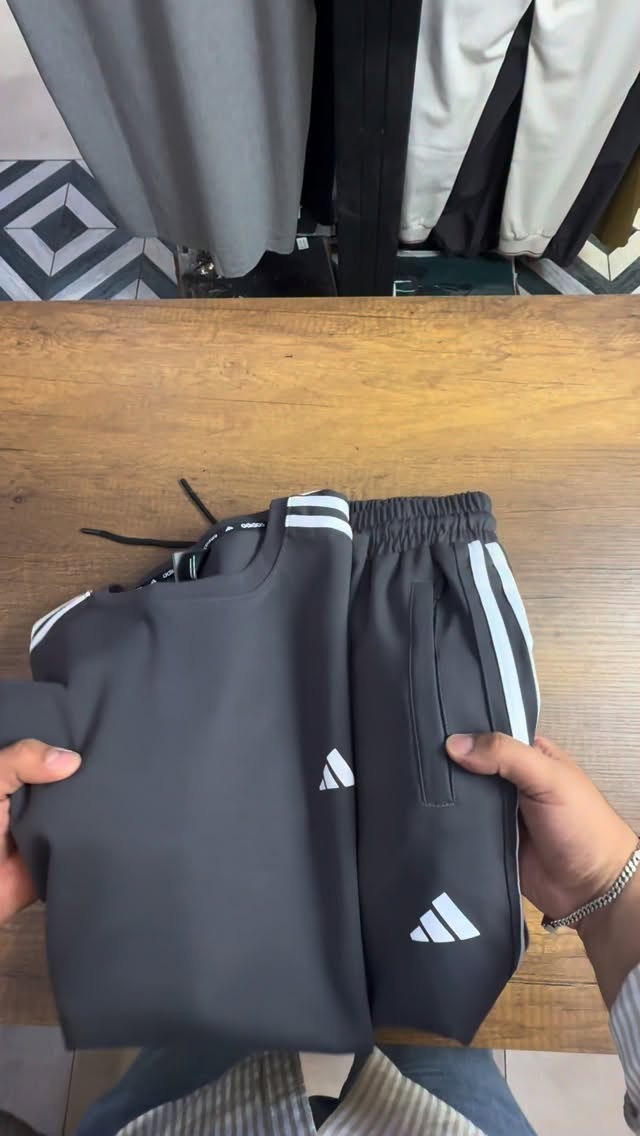 تراك اديداس اصلي 
خامة قطنية 
قياسات 
M L XL XXL
للحجز مراسلة خاص


**إذا كنت صاحب هذا الإعلان وتريد حذفه لأي سبب، رجاءا أرسل رسالة إلى الدعم الفني**