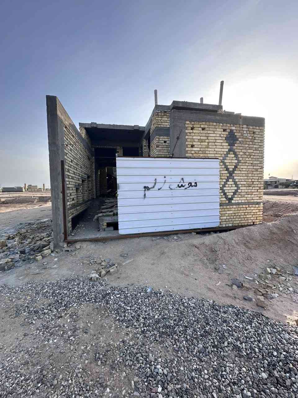 بيت للبيع هيكل طابقين
المساحة 125
الواجهة 6 وربع
الموقع/التنومة-البيبان(الرقابة المالية)
البناء درجة اولى طابوق
البناء عبارة عن:
كراج 
صحيات خارجية للضيوف
غرفة واحدة في الطابق الاول
صالة+ هول مفتوح على الصالة
بوكسات خاصة للغاز والكهرباء والماء 
السعر/95 وبيه مجال 
التواصل/***********
طبعا اني ابو البيت مو ابو عقارات
