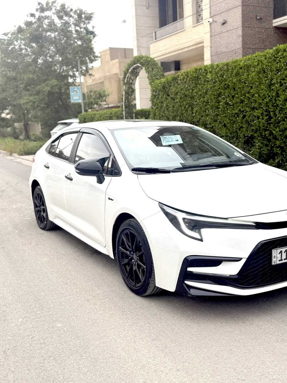 كورلا 2025 S بلاك ادشن رقم بغداد اسمي
محرك 1800 هايبرد HEV مري بلاك بلادي ويل بلاك كبير 
ماشية ١٠الاف
محرك 1800 هايبرد شحن ذاتي 
بصمه + دخول ذكي 
هاندر بريك بصمه + اوتو هولد 
سلايت 
رادار امامي 

سياقه اليه 
تبريد قطعتين 
شاشه ابل كار بلي + كامره خلفيه 
مانع نزلاق + مود درايف +  ايكو مود 
كيجات شاشه دجتل 
مقاعد جلد كهرباء 
ويل بلاك حجم 17 
حساس لايت كامل اوتو عالي ناصي اوتو + حساس ظغط اطار 
تحكم سترين كامل فول 
لايت زينون + لد صباحي + اشاره لد 
كت اس بلادي 
شاير مري  
بغداد/ طالبيه
سونار مع منشور 
بيع سريع مستعجل بلعافيه ع ياخذها 
***********
