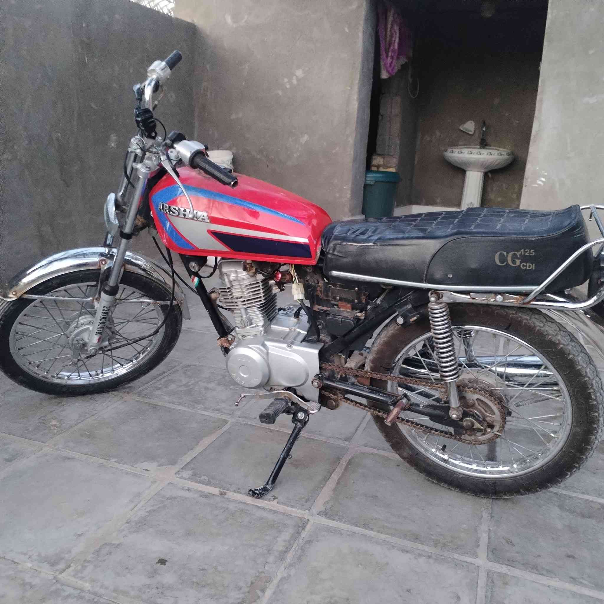 سلام عليكم دراجه  كلك للبيع مديل 22 المحرك مديل 2024 ما مفتوحه ولا تنقص ولا تبخر نضيفه الدراجه 350 وبيه مجال متواجد فيس  هاذه رقمي ***********
