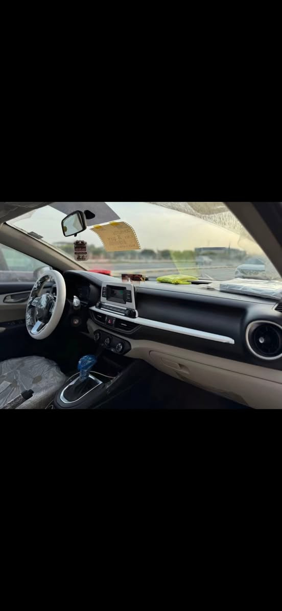 سلام عليكم للبيع فقط كيا سيراتو 2024 خليجيه سياره كفاله عامه ماشيه 64 تخم تاير جديد ويل مصبوغ اسود حراري دوشمه ارضيه وكشنات باسمي السياره مكاني بابل حله سعره 178 وبيه مجال*********** بي واتساب
