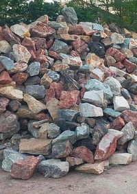 حجر طبيعي • تحميل علينا • توصيل