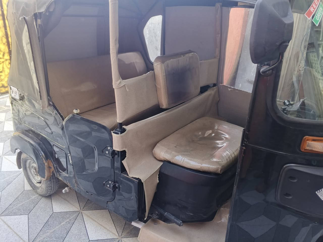 السلام عليكم تكتك 2022 شهر 9 اوراق كفاله ما عدى رصعات بسيطه سعر 7 ونص وبيه مجال مكان رفاعي هاتف ***********
