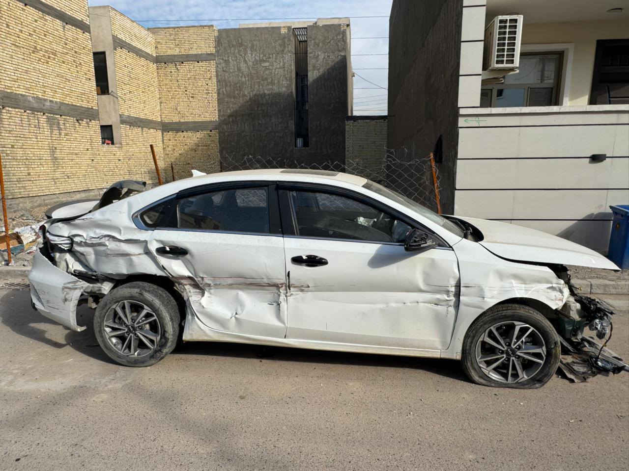 السلام عليكم كي3 امريكي فول مواصفات 
موديل 2022 السياره تشتغل 
رقم اربيل بيها حادث مكان بغداد 
اتصل *********** بغداد, العراق
