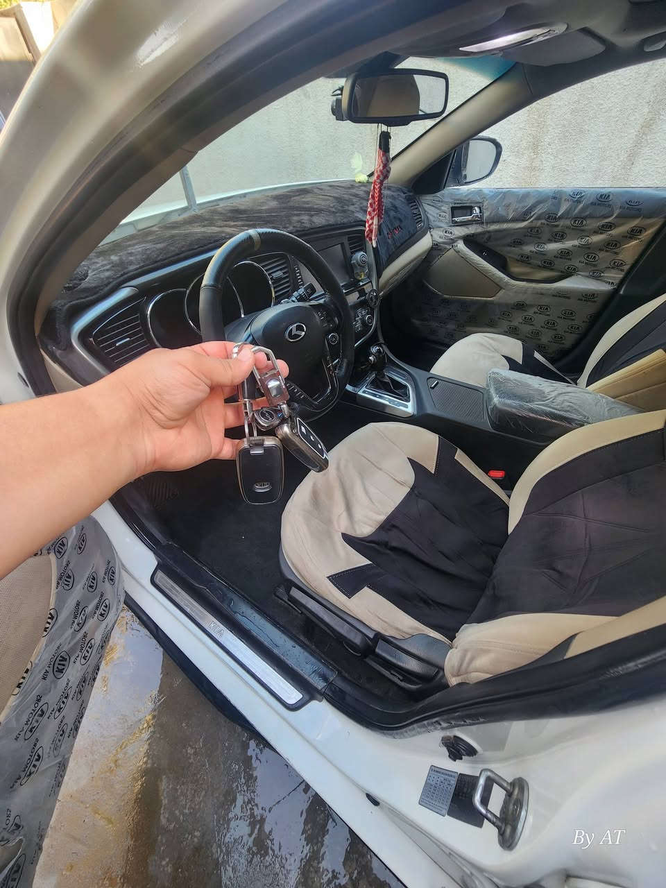 بسم الله ..
كيا اوبتما خليجي موديل 2012 للبيع . ..
فول مواصفات 
نضافة 100%
بصمه 
بنوراما 
تبريد قطعتين 
كشنات جلد 
شاشه كار بلي  بلادي 
بصمات 2
السياره عليها منضومة عدسات عيون الشيطان  🔥
كت خارجي 
كير مكفول 
محرك مكفول خير من الله  
رقم بغداد الجديد 
هزه جديده
السياره مكفوله عدى قطعه واحده 1 جاملغ امامي مصبوغ . 
السياره ماشيه 190 
السعر 128 وبيها مجال ....
للاستفسار ***********
