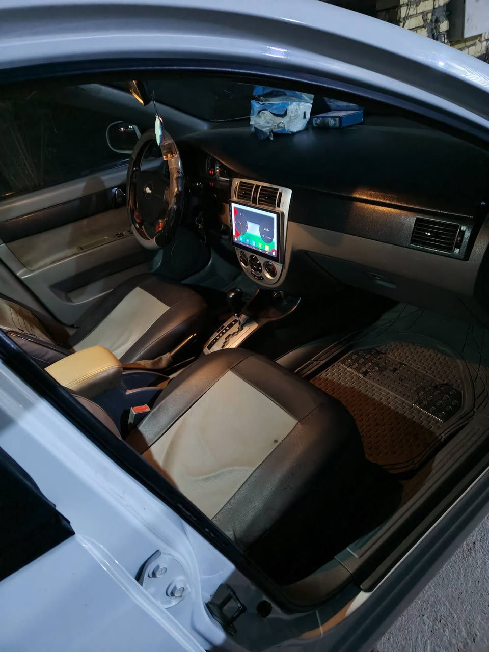 السلام عليكم 
اوبترا للبيع موديل 2011 رقم بابل بأسمي 
السنوية لغاية 2027 ماشية 103
بيها 3 قطع صبغ السعر (75) وبيها مجال للشراي
العنوان بابل القاسم 
للاستفسار  ***********
