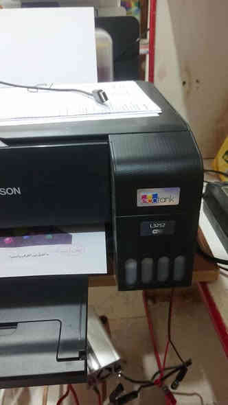 السلام عليكم 
للبيع 
طابعة Hp 
طابعة Epson 
جهاز كبس 
ملاحظه / بعدهن جدد ومستخدمات قليل حيل 
للاستفسار /  ‭0780 369 4325‬
