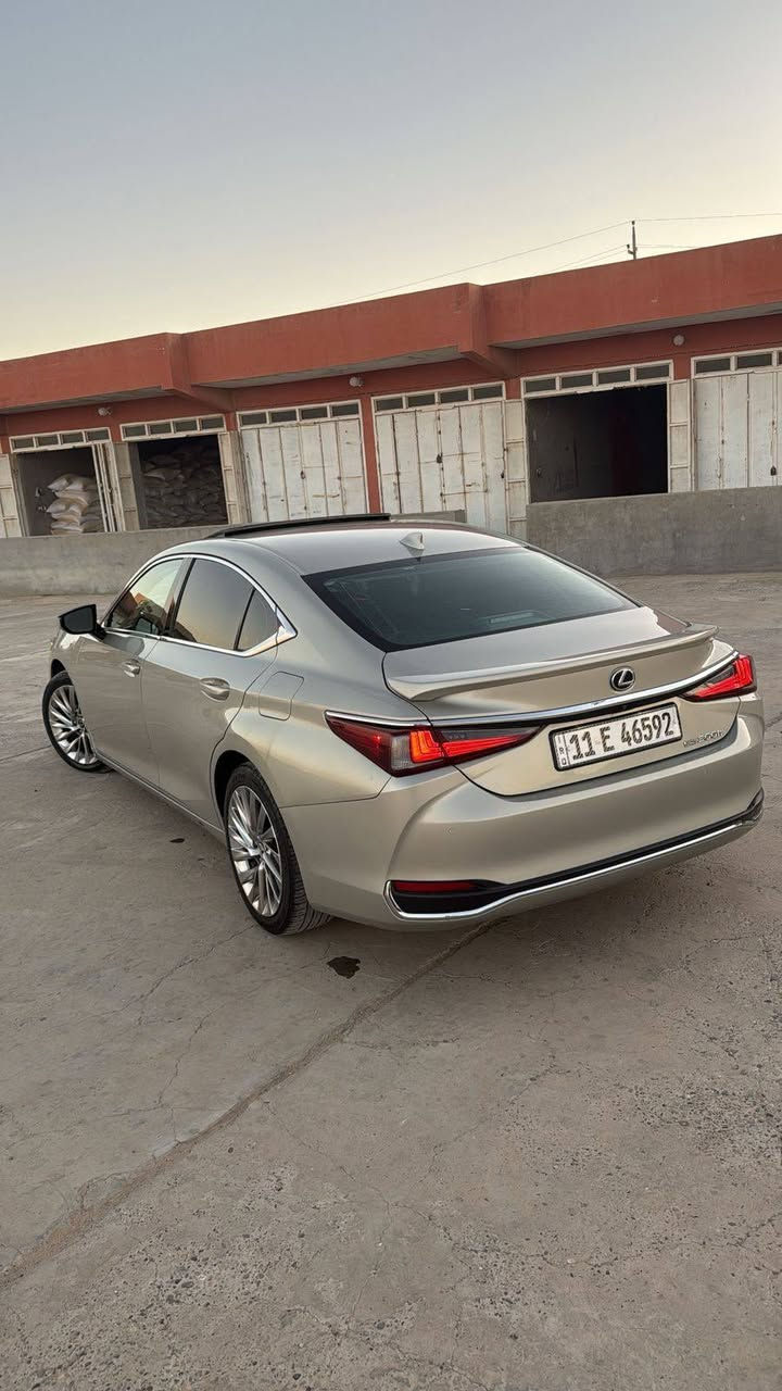 السلام عليكم
للبيع : لگزس es300h 
موديل 2022 
مواصفات الترا لاگجري اعلى شي 
داتاشو/ تشغيل عن بعد /5 بردات /5 كامرات / جنطة كهرباء / ماوس / خزن ميموري / تبريد وتدفئة مقاعد + تدفئة ستيرن 

صور الضرر + مرفقه بلمنشور +بيهه بارد بالجاملغ الخلفي 
مكان السياره  بغداد 
سعر السياره : 270 وبيه مجال 
رقم الهاتف: ***********
