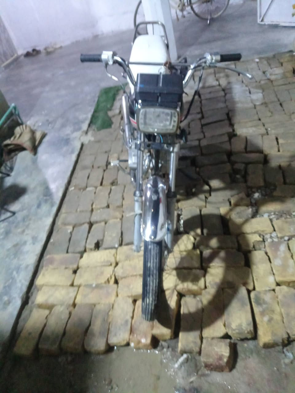 سلام عليكم شباب تايكر لبيع موديل 17 كهربائياته كلهن شغله الا دخان ولا نضوح  المكان تقطع ابو جسره  خاص مامتواجد هذا رقم *********** انتصل واني خادم
