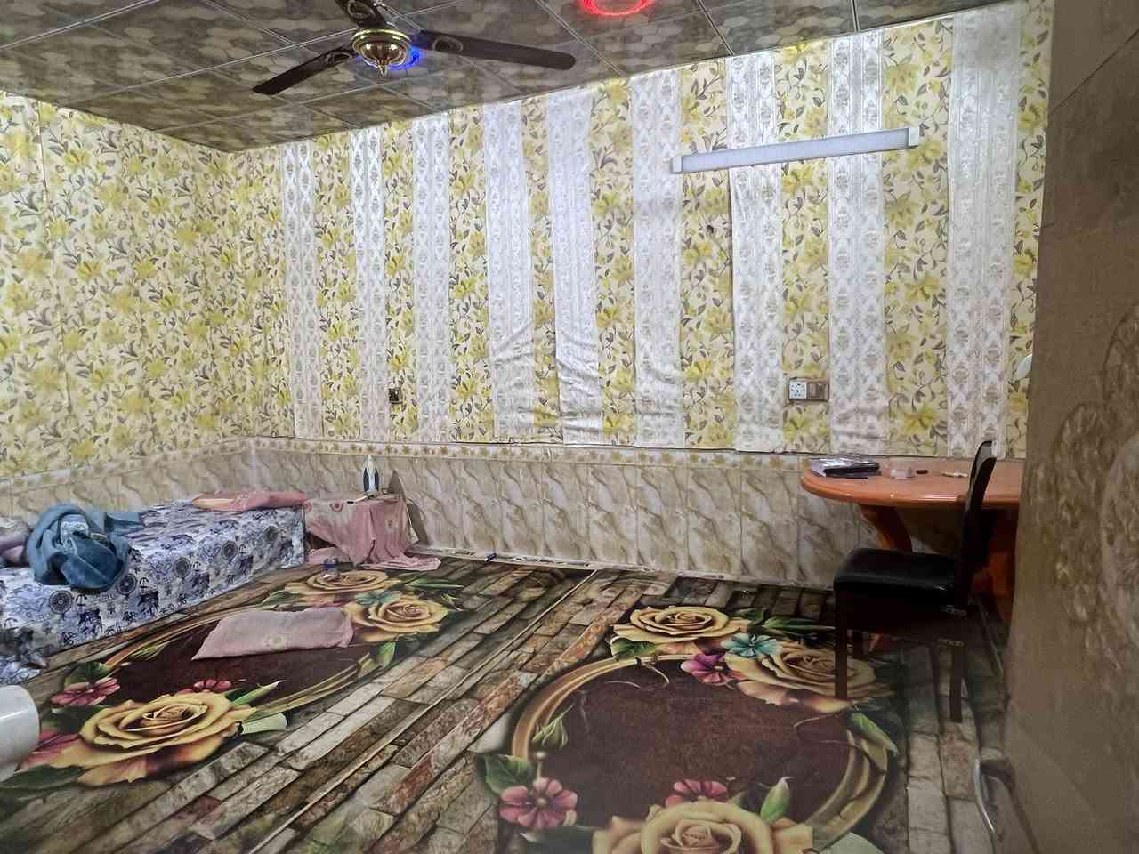 السلام عليكم بيت طابق و نص نظيف ينسكن  للبيع ١٦٨ متر خلف مستشفى الزهراوي الاتصال بصاحب الدار واتساب *********** سعر ٢٠٠
