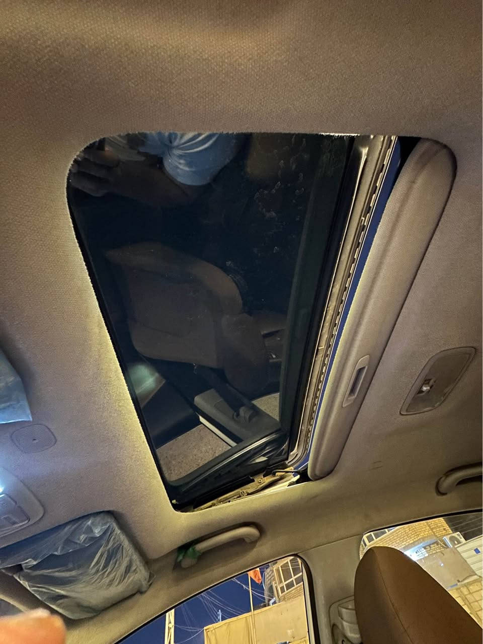 كيا ريو موديل 2014
خليجي فول مواصفات
محرك 1600 دوش دبل قطره 
ماشيه ١١٤ كيلومتر
محرك كير كهربائيات تبريد حداده اصوليات ( كفاله )
مواصفات السياره 
شاشه 
كاميرا دواره 
حساسات خلفيه 
مري شفط 
اشاير مري 
فتحه سقفيه 
تحكم ستيرن جهتين
اضرار السياره ٤ قطع صبغ بدون حادث صفحه العبري 
الباقي شوف العين وكفاله 
مكانها البصره التنومه صالحيه
*********** للتواصل 
سعرها٩٠ وبيها مجال قليل البصرة, العراق
