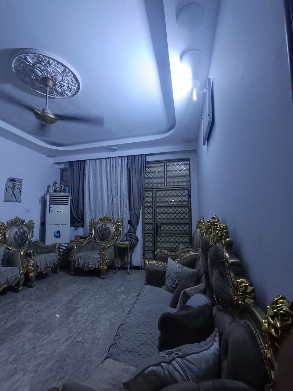 تم تغيير السعر بسبب الظروف لمعرفة السعر اكتب تم ويوصلك خاص
للبيع — دار سكن في البلديات / خلف بنزين خانه الجديده خلف كبه الوسطي 100 متر مربع 10×10 بي تشجير 70متر او 100متر من ضمن الكراج عرض شاع 20 
متواجد فقط وتساب رجاء خط مغلق ***********

