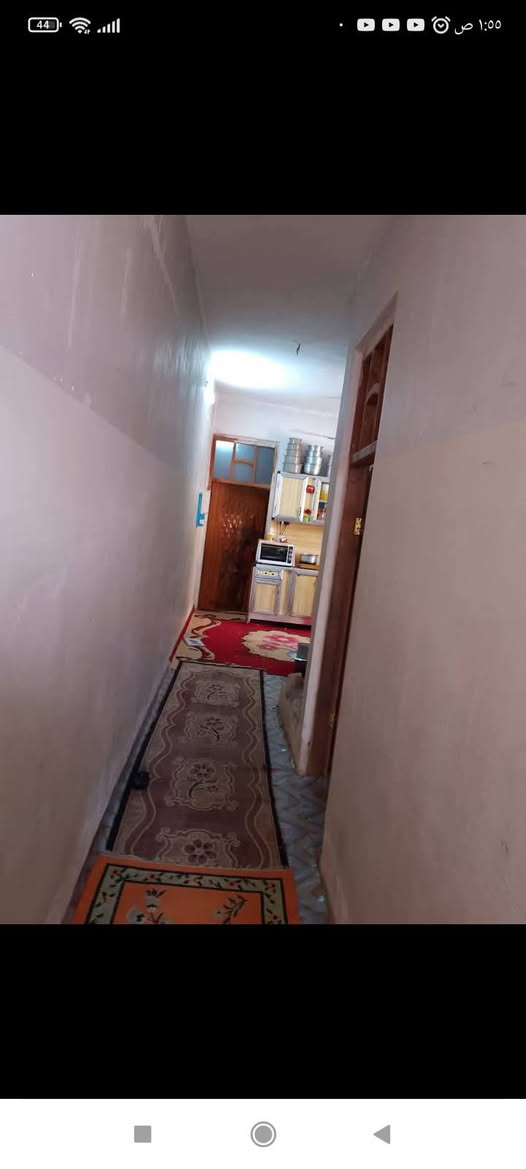 سلام عليكم بيت للبيع 100م طابو صرف النهروان حي الطف عل شارع سايدين عل بره نقد وقسط حسب الاتفاق للاتصال ***********
