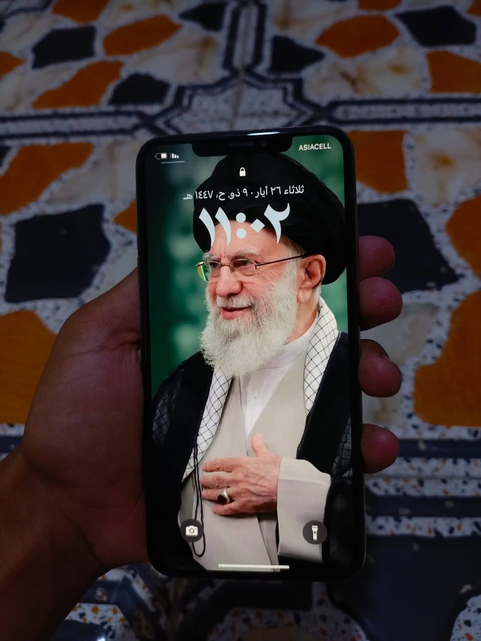 السلام عليكم أيفون اكس ماكس نضيف مكسور الضهر يتبدل 10 ألف مبدل بطاريه فقط جهاز مكفول فيس إيدي شغال السعر 180 وبيه مجال العنوان البصره الزبير لتواصل واتساب ***********
