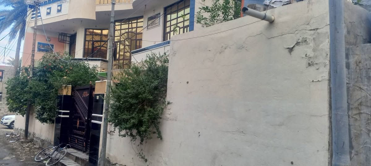 دار لبيع في راشديه مساحة ٣٠٠ متر خمس غرف نوم استقبال حولي مطبخ بارد مطبخ حار  اتواليت داخليه و خارجيه رقم موبايل ***********
