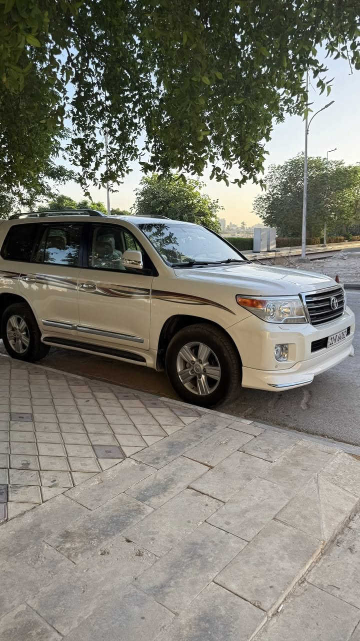 للبيع  لاندكروز 
 فطيم 2013  6 سلندر كفاله
كير محرك كفاله السعر 35 رقم بغداد 
***********
