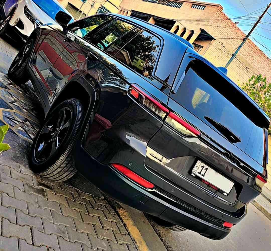 ألسلام عليكم 
جيب كراند شيروكي 2023 بدي قصير 
صور الضرر مرفقة في المنشور/ تبديل ابواب ٢ جهة اليسار نفس اللون مطابق والصبغ الي بيها الجاملغ الخلفي نفس الجهه السيارة حاليا ماشية 13 الف مايل رادار امامي حساس امامي خلفي نظام 4×4 جميع الايرباكات سليمه ماعدا فقط ايرباك البردة جهة اليسار والسيارة مصلحه تصليح ممتاز جدا في بغداد ومرقمة بغداد السعر 30,000 $ للاستفسار ***********
