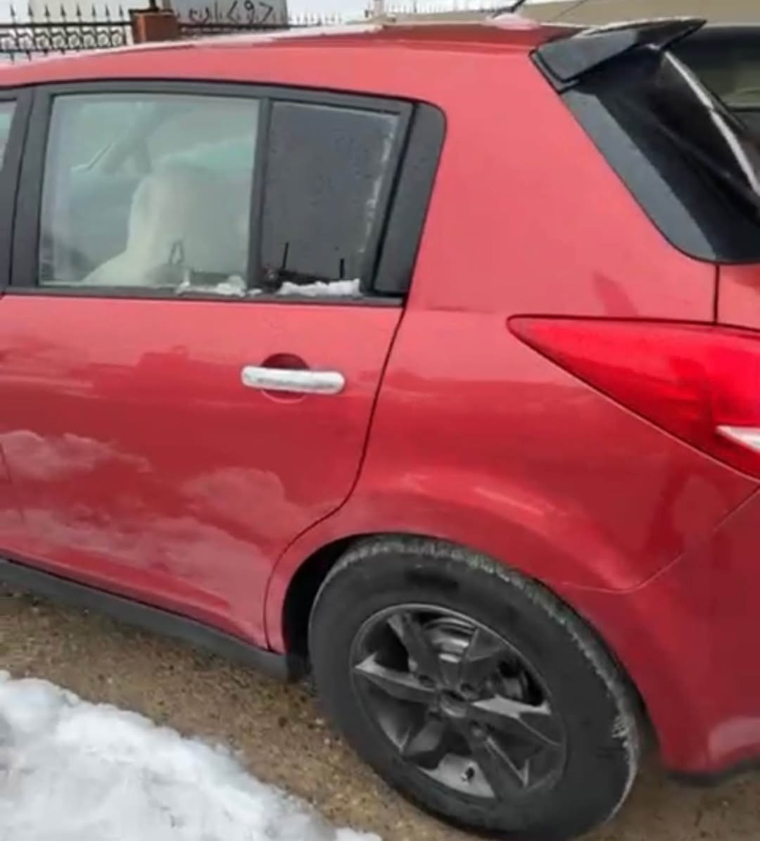 نيسان تيدا ياباني موديل 2010
كير توماتيك كير محرك شرط 
بيها 5 قطع ونص صبغ  بدون شاصي 
 رقم اربيل مكان السياره دهوك
 عليها غرامه 3 $ ينزل من السعر
سعر 70 $ مجال شرط التحويل 
رقم تلفون *********** دهوك, العراق
