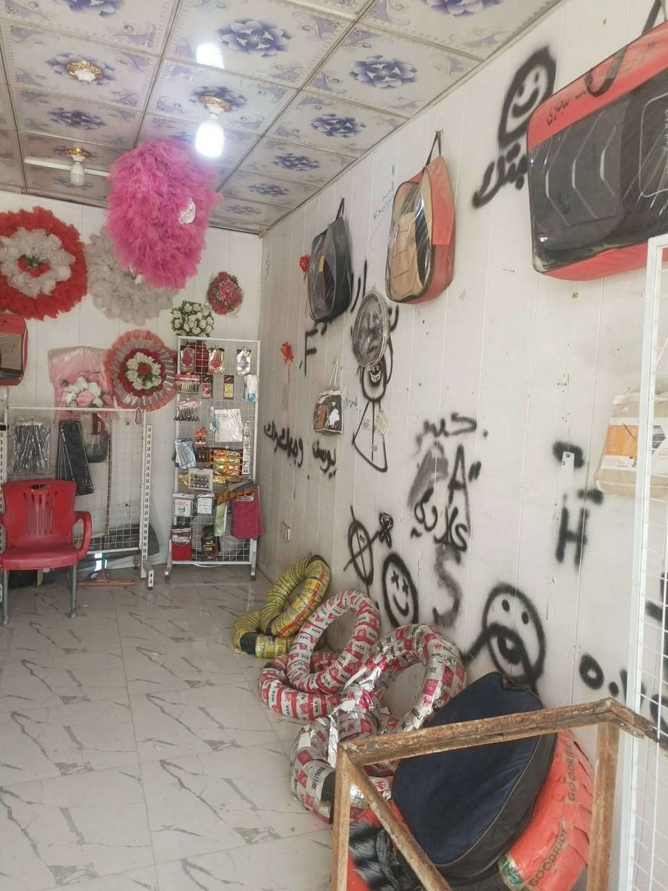 للبيع
كماليات سيارات مع الغراض 
موقع شارع 30 موقع ممتاز 
الاستفسار: ***********
