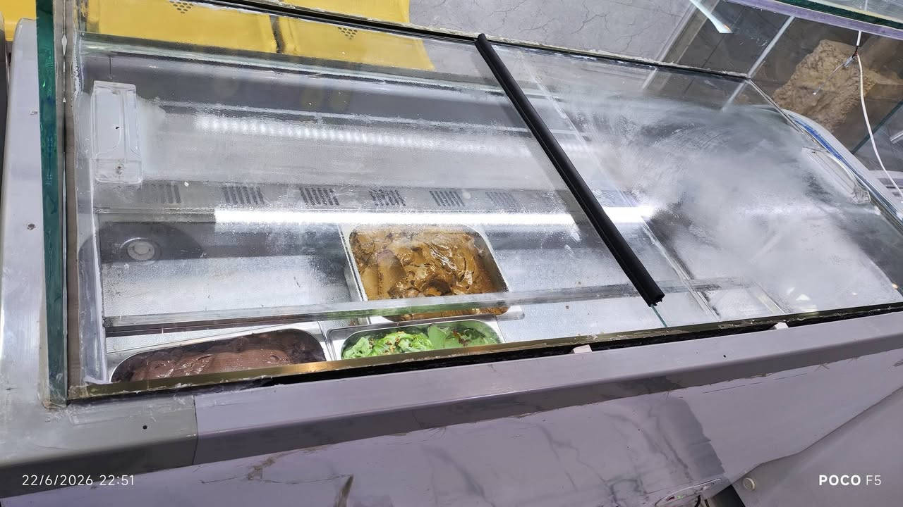 للبيع 
جامتهه الاصليه موجوده وحده فقط 
والجامه الثانيه موجوده 
اني مخليلهه جامه وهذا تجميدهه كدامكم 
يرادلهه شويه ترتيب 
***********
***********
