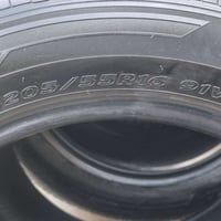 تايرات كورلا اي سيارة يرهمن قياس 205/55/16نضاف جدا بس واحد بي فتيلة نض...