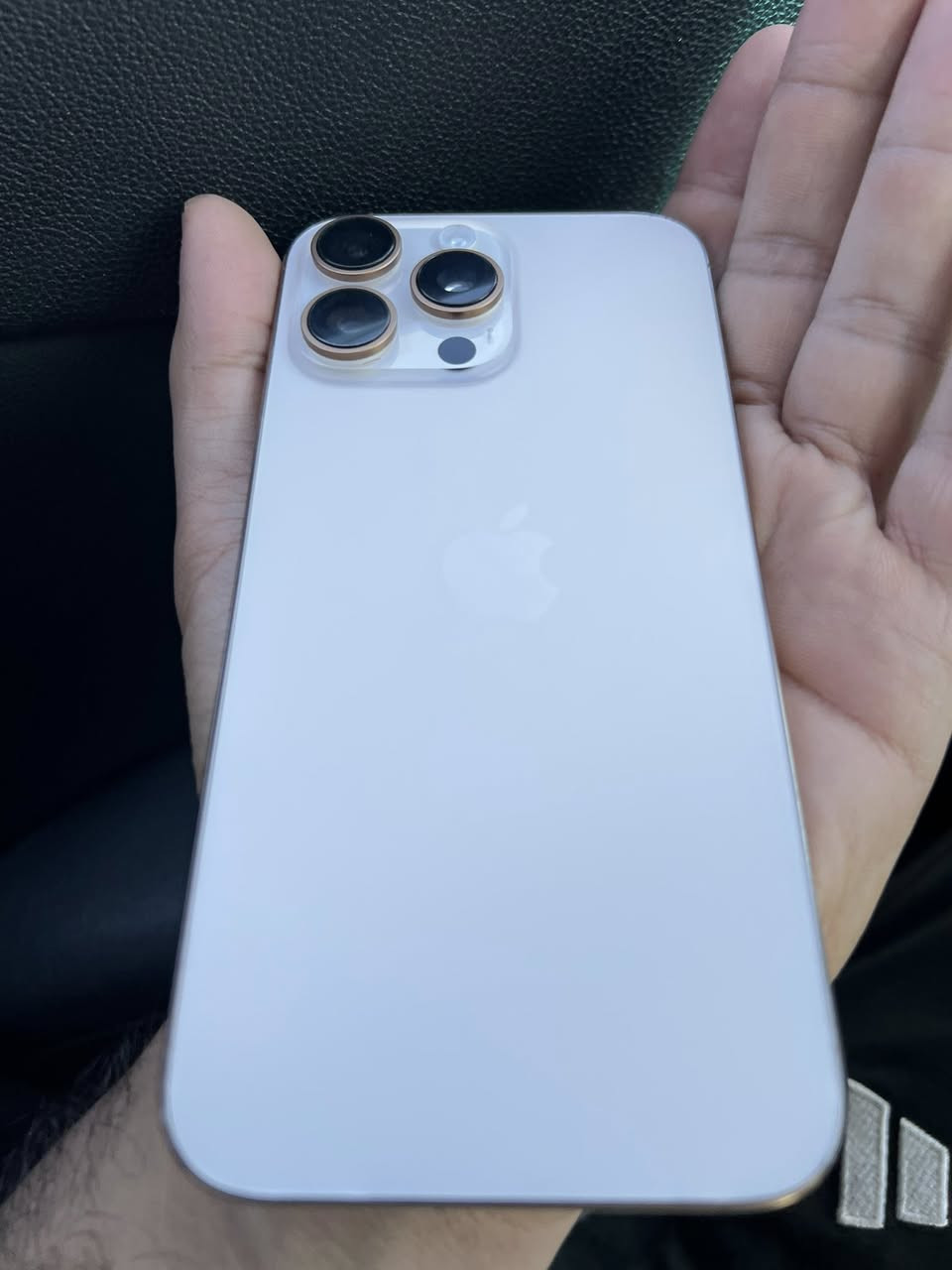 ايفون ١٦ برو ماكس ذاكره ٢٥٦ بطاريه ٩١ بيه شخوط خفيفه بشاشه  اويا كيبل وكارتونه  رايده بمليون و١٧٥ شراي اتصل ***********
