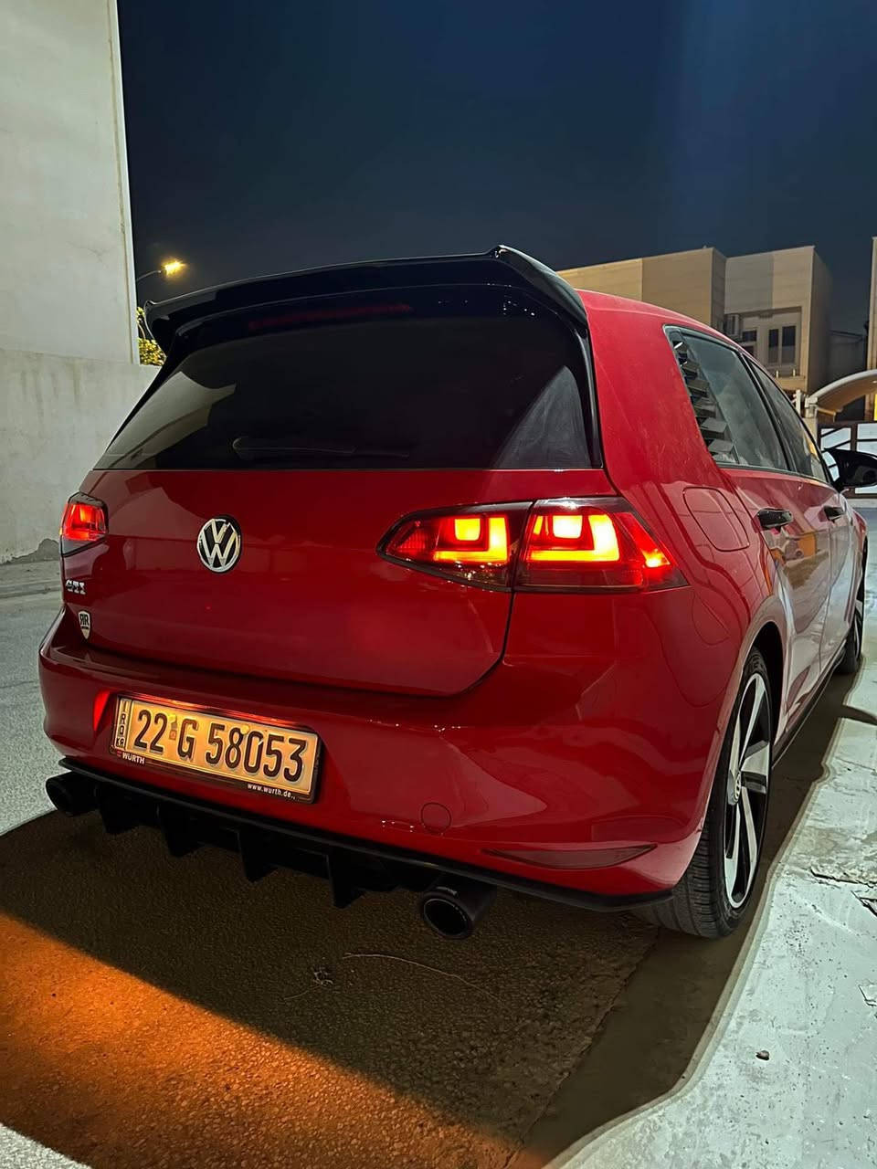 السلام عليكم
للبيع GOLF 
الفئة GTI
بيها شوية حركات عطاس وهاي الامور 
المحرك 2000 t
تبريد ثلج اكيد 
كير محرك صدر مكفولة
السيارة معروفة موصفتها 
حادثها مرفق وعلى كده مصبوغ 
السيارة حلوة ونظيفة جداً 
ماشية تقريبا 86 
السعر 15,400  مجال بسيط وكلشي اكيد موجود بالسوك 
رقم اربيل بأسمي 
السيارة موقعها بغداد 
للتواصل ***********
