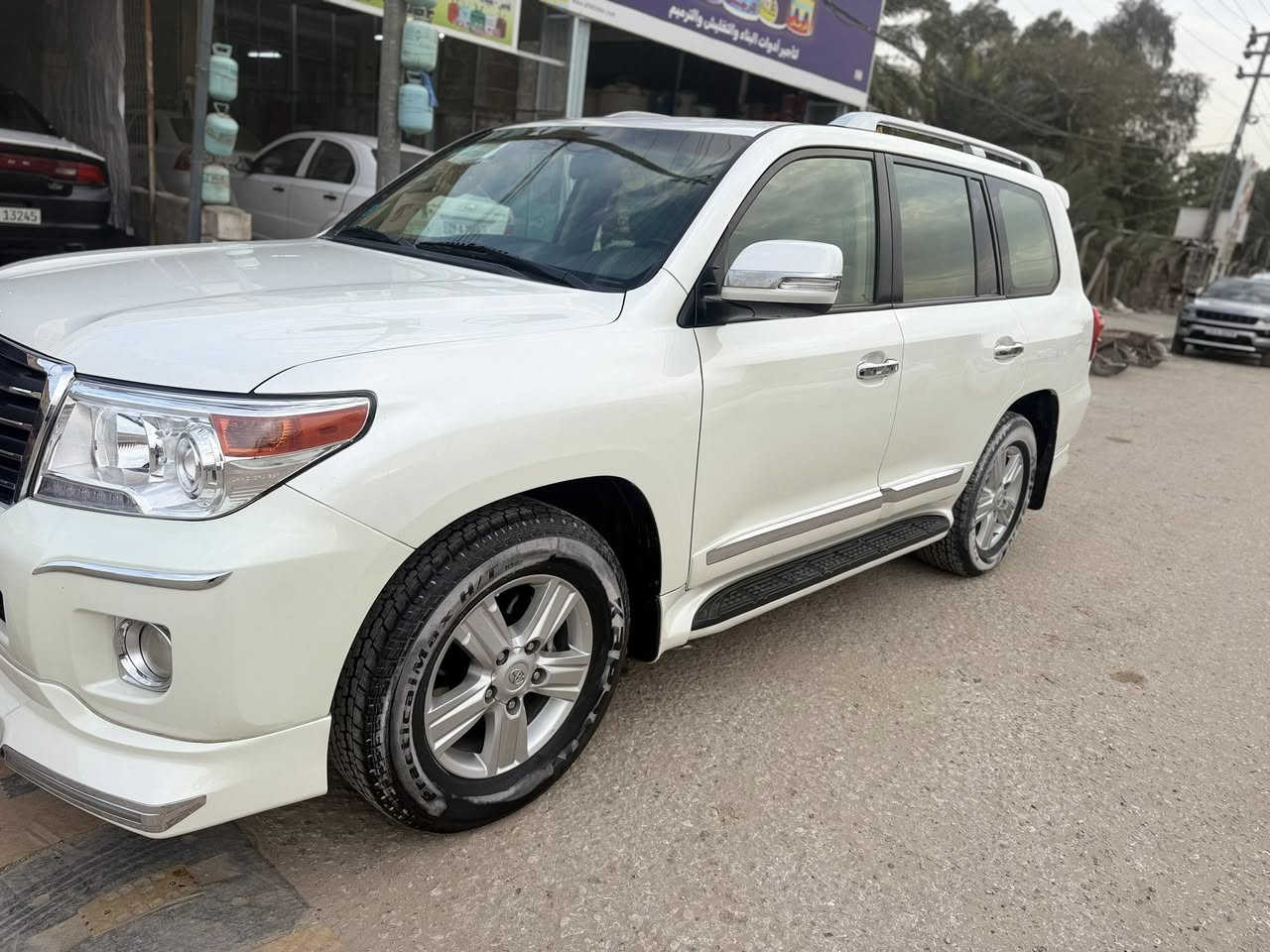 لاندكروز موديل ٢٠١٢ مكفولة كفالة عامة بريم فول مواصفات  مكينة بلادية ما مفتوح برغي بيها كير حدادية تخم تاير كله جديد بدون خطه السيارة جاهزه وكلها عل البلاد للاستفسار *********** مكان السيارة النجف السعر اتصل وسهله انشالله
