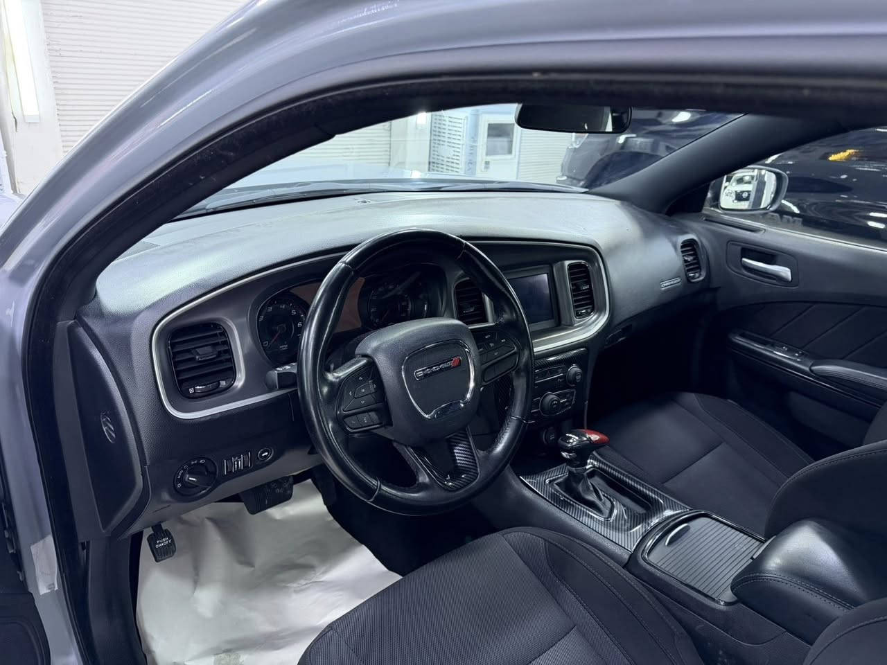 السلام عليكم بيع او مراوس
جارجر 2022 Sxt
رقم  اربيل باسمي 
لون  سموك فاتح 
سلايت فتحه سقف
كشن حضن
تشغيل عن بعد
حساسات 
كامره
ويل 20 بلاد 
السياره بيه بونيد صبغ فقط 
بدون دواخل 
باسمي شرط تحويل والغرامات والوكاله
صور الحادث مرفقه مع المنشور 
السعر 240 
مكاني كركوك
***********
