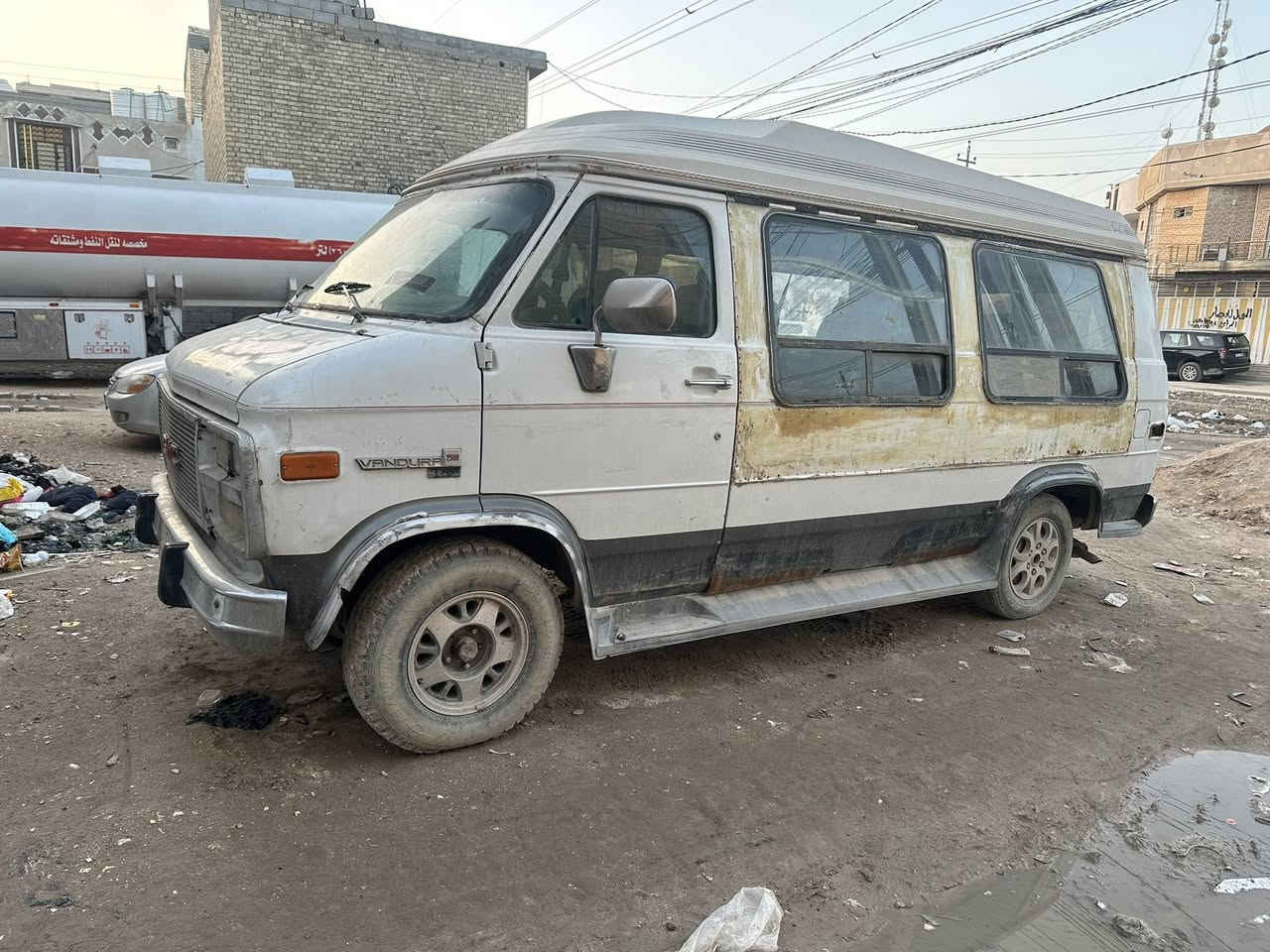 السلام عليكم ورحمة الله جمسي فان موديل 1993 سياحي رقم كربلاء حمل بلاديه كلها ماعدا المحرك والكير محور في في تي 3000 رياضي كير عادي والباقي كله بلادي غرفتها وكشناتها القلاب والكشن السرير وصاجياتها بدون اي نقص وينرادلها فقط تنظيف لانه متروكه وكهربائياتها كلها شغاله وتراي السياره حلو وإعادة النشر هذا بسبب اللي يواعد وميجي وايضاً بسبب انشغالي بالدوام عالعموم السعر 35 للاتصال *********** اخوان اذا شراي احطك بعيوني تعال كلبها واقتنع اما اذا موشراي فماداعي تواعد الناس ومتجي وحياكم الله
