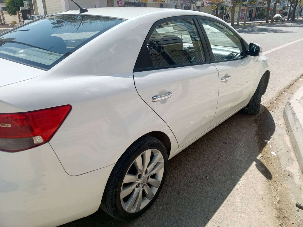 بسم الله 
كيا سيراتو موديل 13 فول فول مواصفات 1 على 1 رقم سليمانية بشرط تحويل والغرامة السياره بسمي
السنوية نافذه 
بيهه قطعة واحدة صبغ وبارد كما موضح بسونار 
السعر 100قفل قفل بدون اي معامله 
العنوان كلار سليمانية رقم الهاتف ***********
