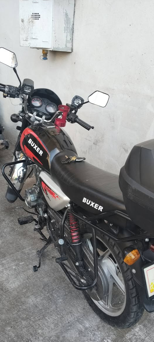 دراجه بوكسر  مستعمل يشبه الجديد مكينة 200c ثنين بصمة تشغيل جهاز انذار تشغيل عن بعد اوراق كامل اصولي سماعات اثنان فتحة شحن اثنان بطارية جديدة ام شاشة مرخصة من شركة بي ام دبليو دراجه كامله من كلشي مكفوله كفالة عامة ب1800 وبيها مجال. 
كوردي.... 
ماتۆڕی بۆکسەر بۆ فرۆشتن، پاسکیلێکی بەکارهاتوو کە تازە دەردەکەوێت، دوو پەنجەمۆری داگیرساندنی هەیە، سیستەمی ئاگادارکردنەوە، دەستپێکردن لە دوورەوە، کاغەزی ڕەسەنی تەواو، دوو بڵندگۆ، دوو دەروازەی بارگاویکردن، پاتری نوێ، داشبۆردی مۆڵەتپێدراو لە کۆمپانیای بی ئێم دەبلیو، پاسکیلەکە لە هەموو ڕوویەکەوە تەواوە، گەرەنتی گشتی بۆ 1800 و جێگای گفتوگۆ هەیە. السليمانية, العراق


**إذا كنت صاحب هذا الإعلان وتريد حذفه لأي سبب، رجاءا أرسل رسالة إلى الدعم الفني**