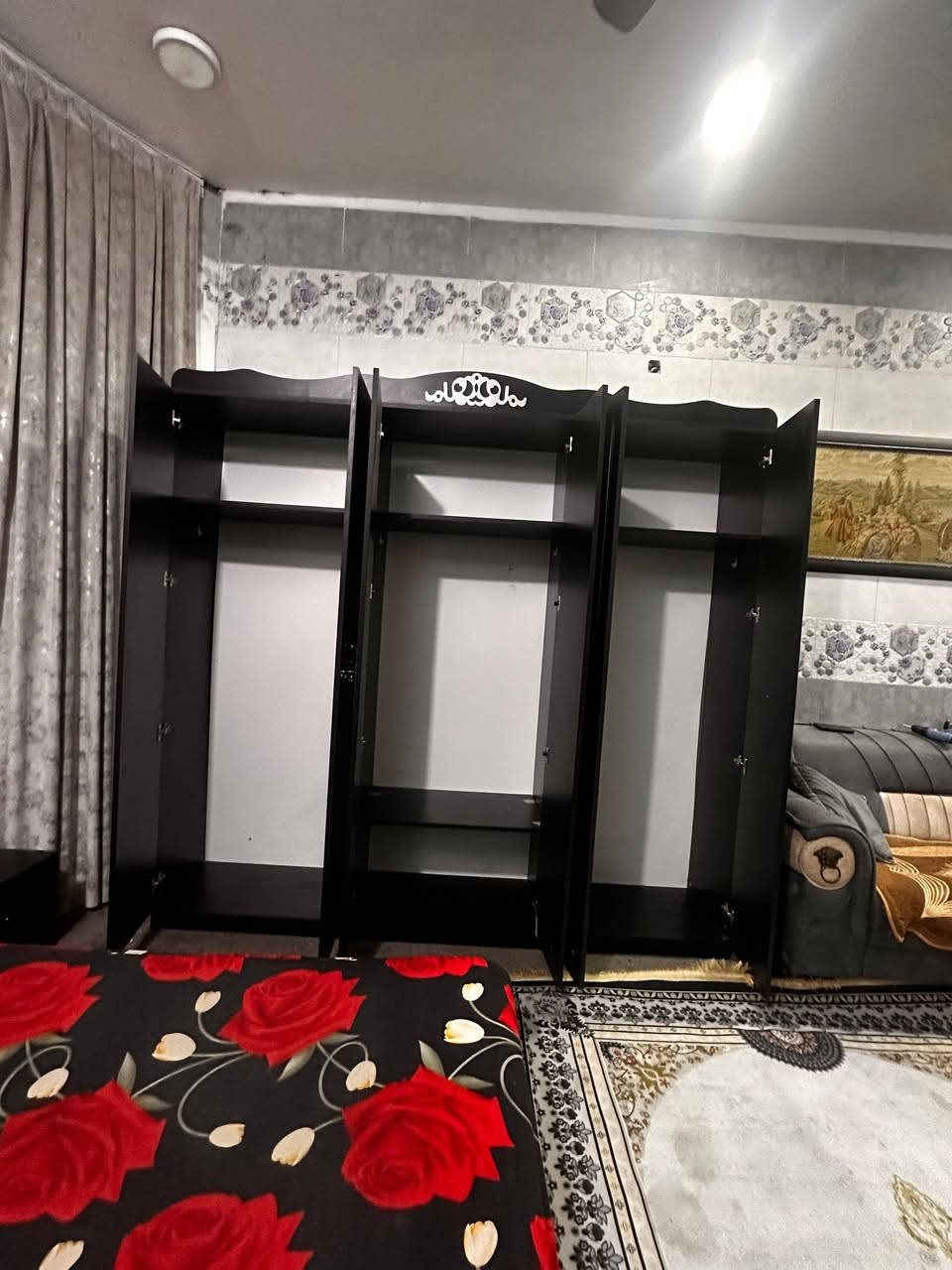 السلام عليكم غرفه للبيع خمس قطع نظيفه السعر 450
للاستفسار اتصل على الرقم ***********
