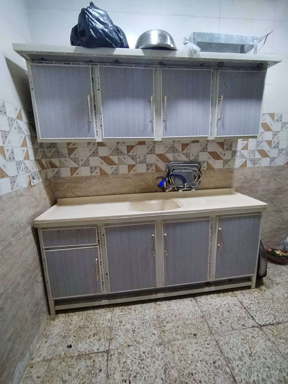 بوفية 6بيبان وجام طابقين البوفية نضيفة
كاونتر للبيع
العنوان نجف
السعر خاص
***********
