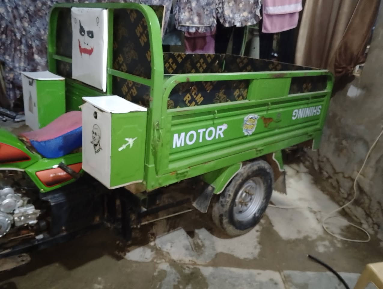 السلام عليكم شباب ستوته لبيع مديل 2021 ارواقه اصولي جاهزه من كلشي مكينه مديل 2025 جاهزه من كهربايات زوج تايرات كشره كلش حلو بس اني شتريته عود اشتغل بيه   واني والله كلشي ماعرف اشتغل بيه وكيلك صاله 17يوم طابكه بل بيت ماعرف ششتغل بيه مكانه بغداد حي اور سبع قصور شارع ابو علي رقمي هاذا *********** ول سعر 1400 وبيه مجال
