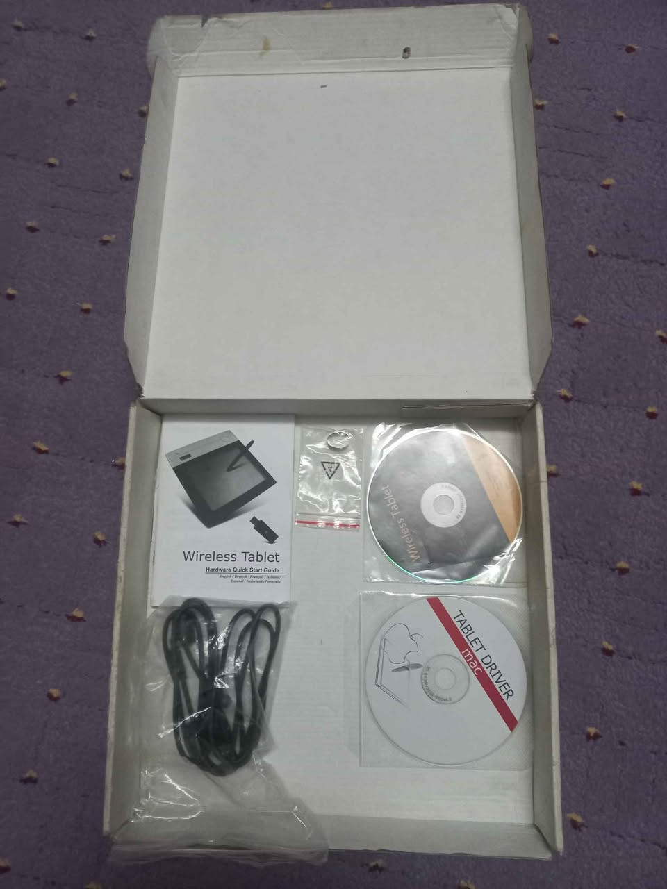 يعمل على الكمبيوتر عن طريق USB Wireless
يستخدم للرسم والكتابة والتصميم بدل الماوس
مناسب للطلاب والمصممين والتعليم

المواصفات:

- اتصال لاسلكي 2.4GHz
- قلم للرسم مع اللوح
- يعمل على Windows
- حجم الرسم تقريباً 8×6 إنج
- خفيف وسهل الاستخدام

الحالة: فقط مفتوح الكرتون مو مستعمل  
لتواصل :*********** موصل, نينوى
