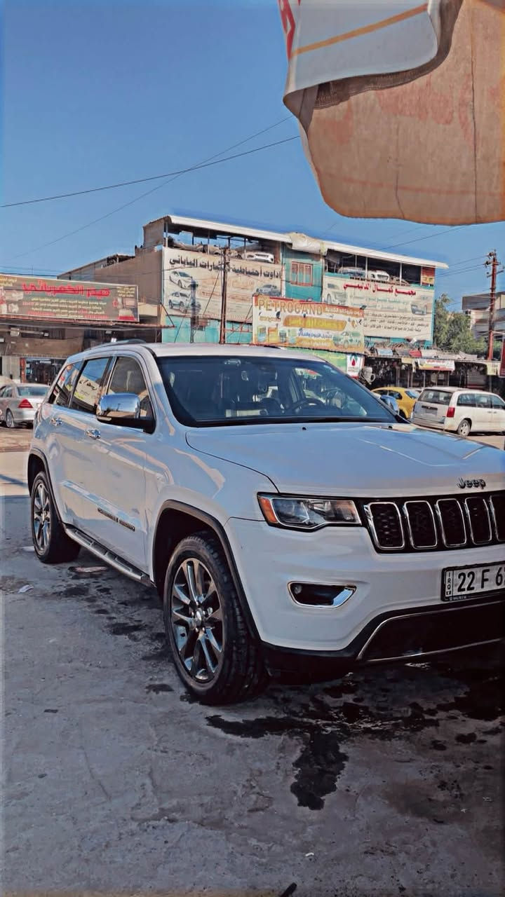 السلام عليكم ورحمة الله وبركاته 

    ——للبيع——

جيب كراند شيروكي - jeep Grand Cherokee

وراد امريكي    -    بدون حادث

الموديل      2019

حجم المكينه   -    V6/3600

اللون     -    ابيض

المسافه المقطوعه   -    126.000mi

حاله السياره    -    بدون حادث

المواصفات 
- بصمه تشغيل
- بصمه أبواب 
- تشغيل عن بعد
- رادار جانبي 
- تنبيه قبل الاصطدام
- كشنات جلد
- شاشه ديجتال
- ستيرن كهربائي 
- اشاره بالمرايه
- حساس خلفي 
- شاشه كبيره تدعم نظام الأبل كار بلي ونظام الاندرويد
- دبل اكسل 
- اوتو ستوب 
- وضعيات قياده
- كشنات تدفئه امامية 
- كشن السايق خزن ميموري
- كشنات اماميه تبريد 
- ستيرن تدفئه
- صندوق كهربائي 
- كرسي السايق و الراكب بحركة كهربائية 
- تحكم ستيرن جهتين 
- تحديد سرعه
- مانع انزلاق
- كامره خلفيه دواره
باقي المواصفات معروفه

رقم السيارة        ——       اربيل
موقع السيارة      ——       سليمانية 

السعر 270 ورقه

للأستفسار    ——     ***********
