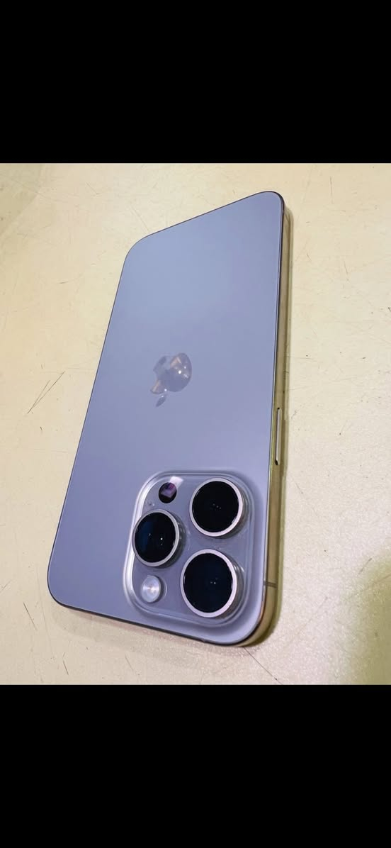 ايفون 15 pro max ذاكره 256GB بطاريه 95‎%‎ 
كارتونه والشاحنه موجوده وياه كفرين 
مامبدل بي شي ولا مفتوح وعلى فحص 
من ماستر 
نموذج M 
شرق اوسط
نضافته 97‎%‎ 
عدد دورات الشحن 263 
بطاريه نزلت من حدثت واستعمالي بي قليل 
سعره 1050 مليون و50 الف 
مكاني بغداد الامين الثانيه 
رقم موبايلي ***********
