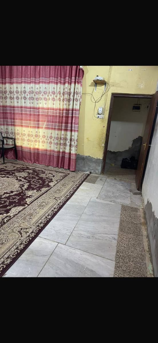 مساحه 200 م طابو ملك طابقين شارع شركه اول فرع بشارع شركه  طابق ثانب سويت غرفتين بي كلمن بي حمام  ومطبخ 
سعر 85 وبي مجال طيح مال تعمير او اذ صافي بيع هم يطيح من سعر 

 ***********
