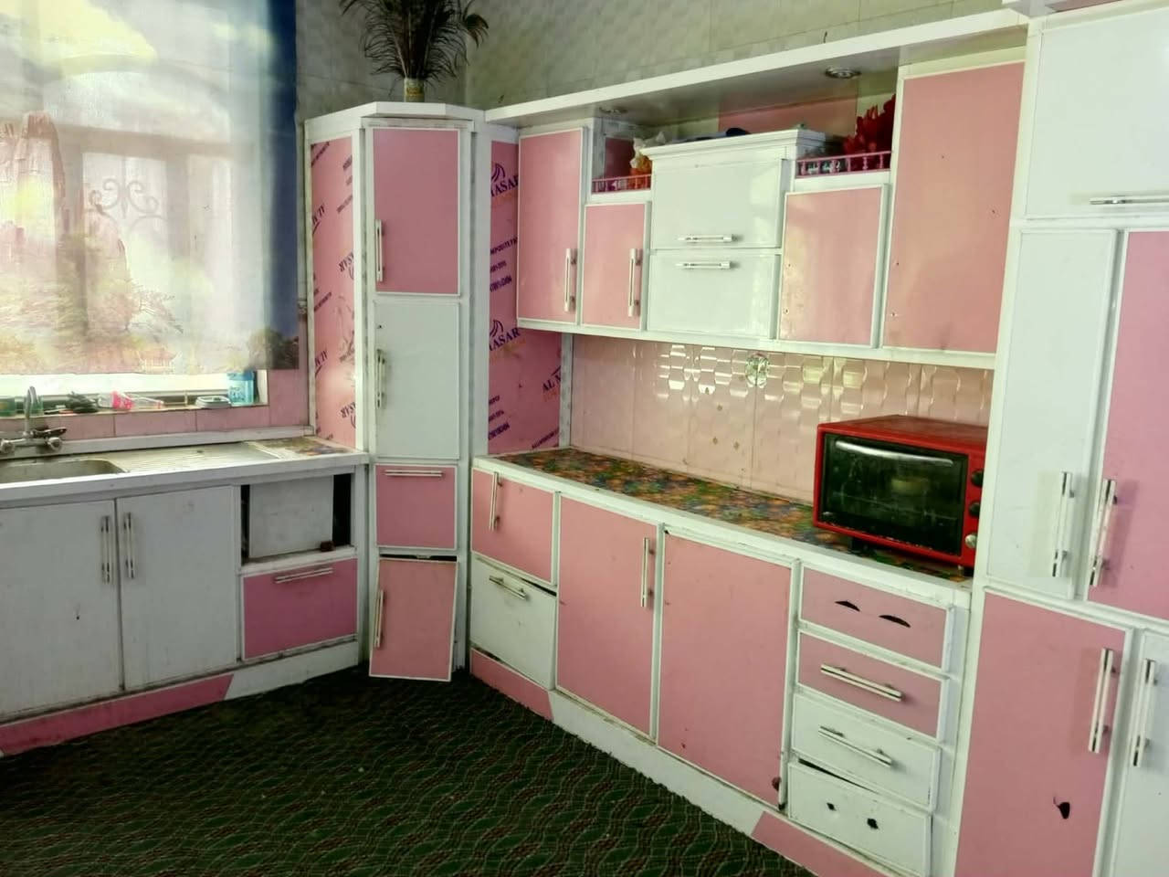 سلام عليكم كاونتر للبيع السعر ٦٠٠ وبيه مجال المكان بابل الرقم ***********
