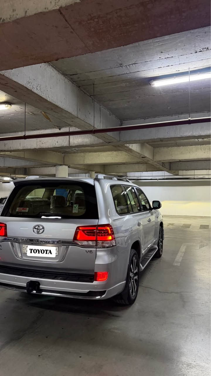 تويوتا لاند كروزر موديل2019
وكاله ساز كران تورين اصلي عداد لكزز ماشيه ١٠٦,٠٠٠ كم  كوشنات اثنين كهربا صندوك جك شفط سياره مكفوله بدون صبغ  مكانين تعديل (pdr) بدون صبغ محرك گير كهربائيات كلها بشرط بدون دينار مصرف 
عنوان اربيل 
السعر ٤٩٥ ورقه رقم شمالي  
مجال *********** واتس اب أربيل, العراق
