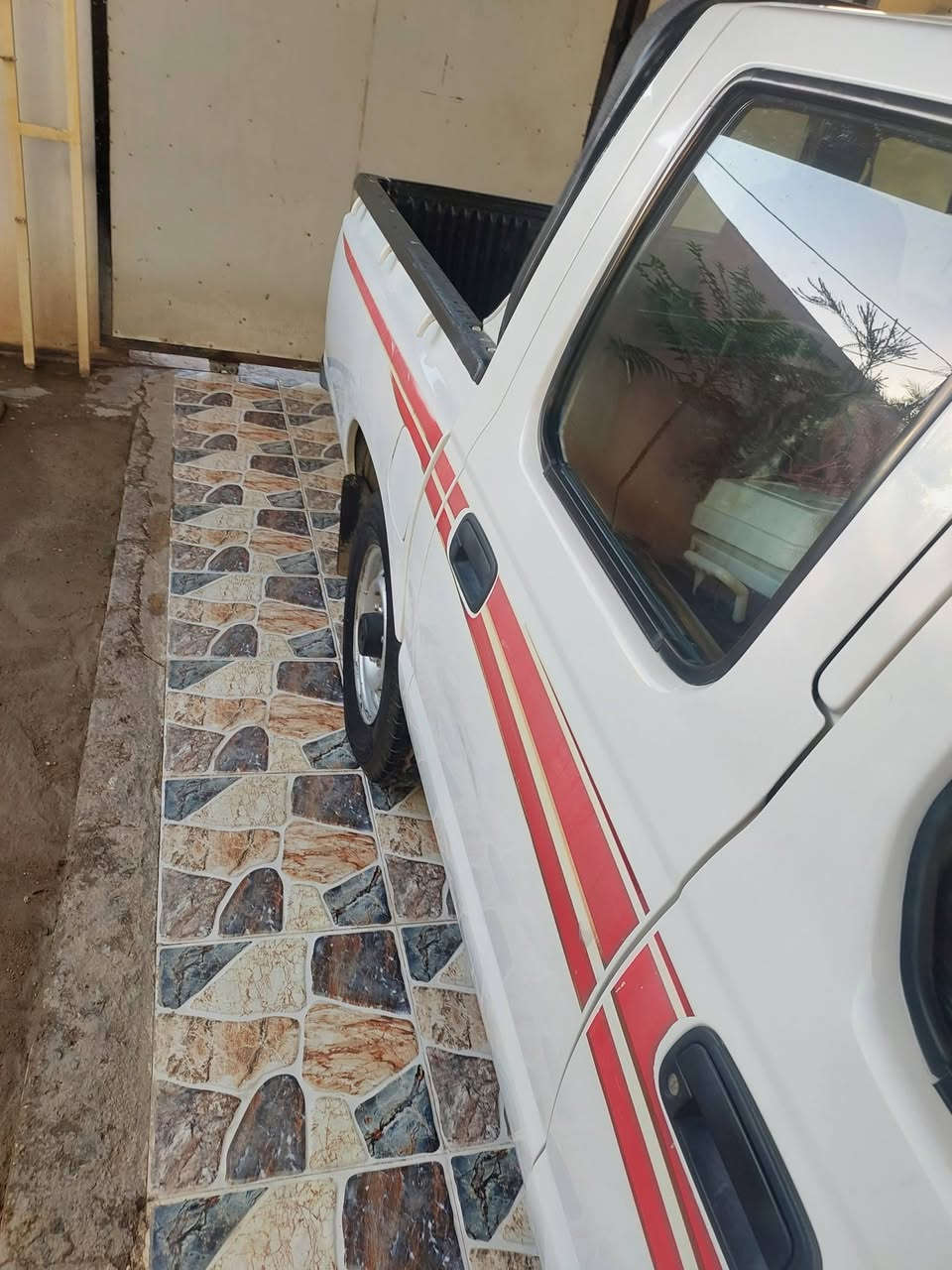 بيكم نيسان ٢٠١٠ سليمانيه رقم انكليزي بيها طخة باب السكن مكينه وكير خير من الله مافيها نقص  السعر ١٢٨ وبيها مجال الاستفسار الاتصال على الرقم ***********
